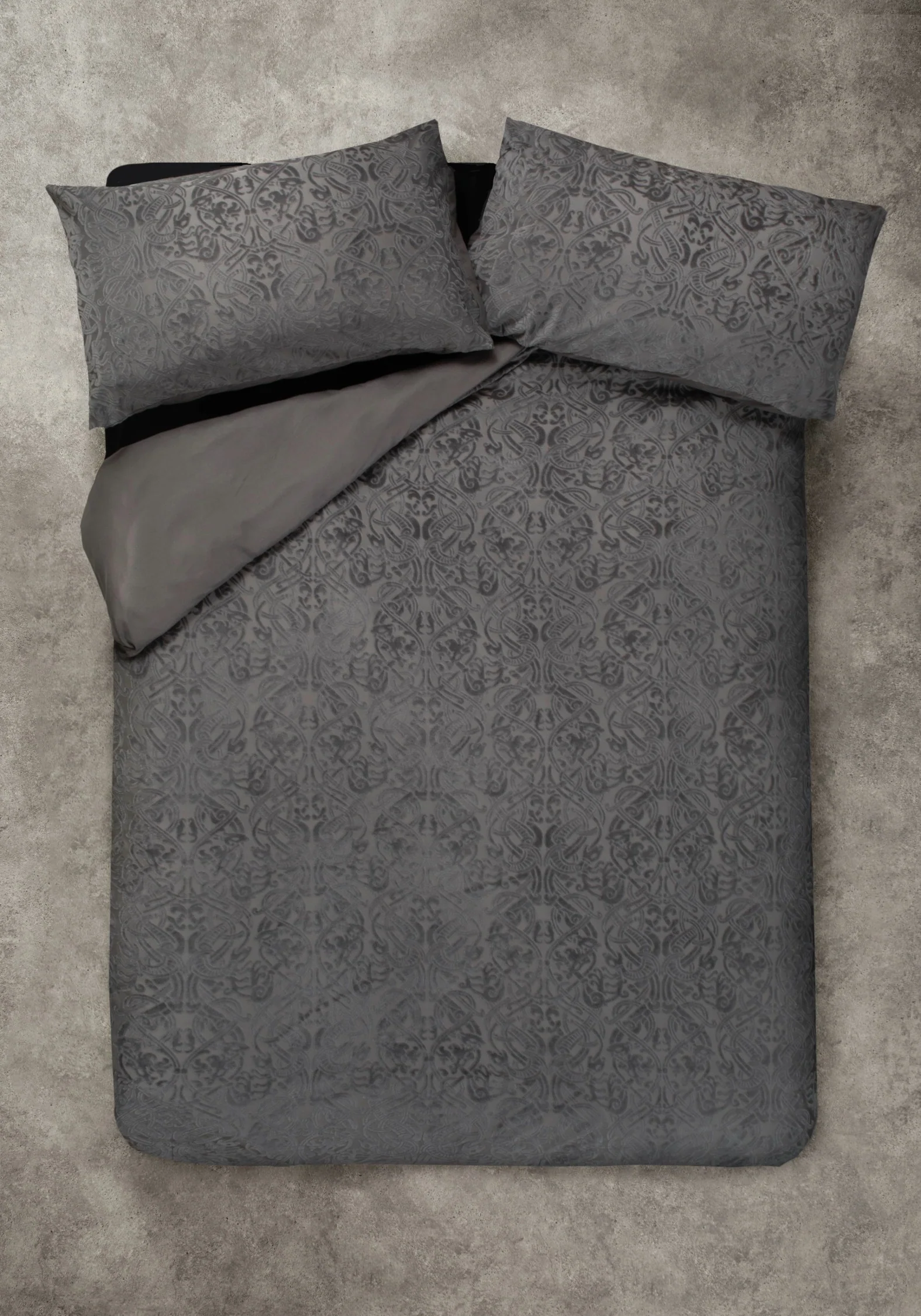 Branwyn Dragon Velvet Bedding (US Queen) - Image 4